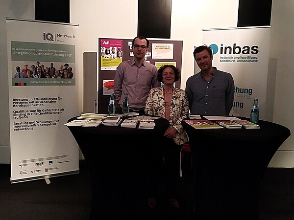 Die Projekte WiP und IQ Hessen am INBAS-Stand auf dem Markt der Möglichkeiten.
