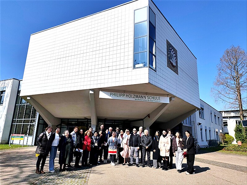 Group photo from the visit of the Armenian delegation to the Philipp-Holzmann-Schule